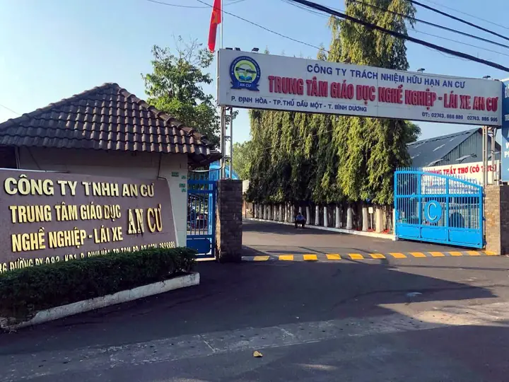 Cổng Trung tâm GDNN – Lái xe An Cư