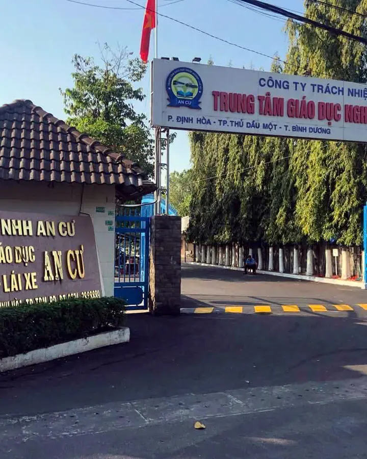 Cổng trung tâm đào tạo lái xe An Cư
