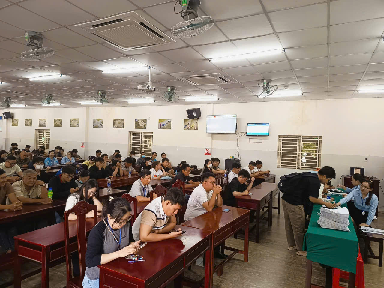 Học viên thực hành lái xe ô tô 6